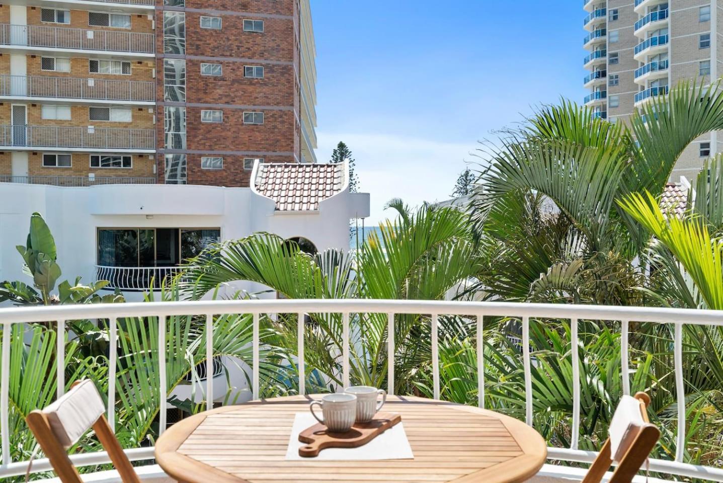 St Tropez Treasure - A Dazzling Beachside Gem Apartment Gold Coast